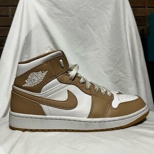 Jordan 1 Mid Tan Gum